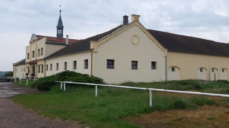 Hřebčín Ostrov: Okénko do historie nedaleko soutoku Cidliny a Bystřice