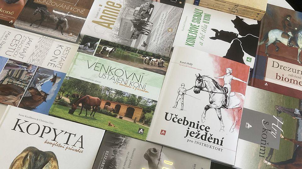 Máme pro vás 3x 300 korun na knihu o koních. Hlaste se do 21. 3. 2022