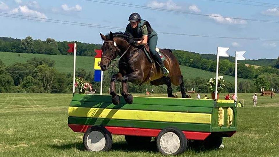 Císařová boduje v Kaposvaru. V CCI3*-L po krosu vede s Chestertonem